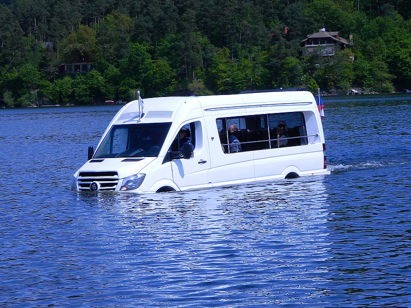 Na Slapech jsme pluli v minibusu